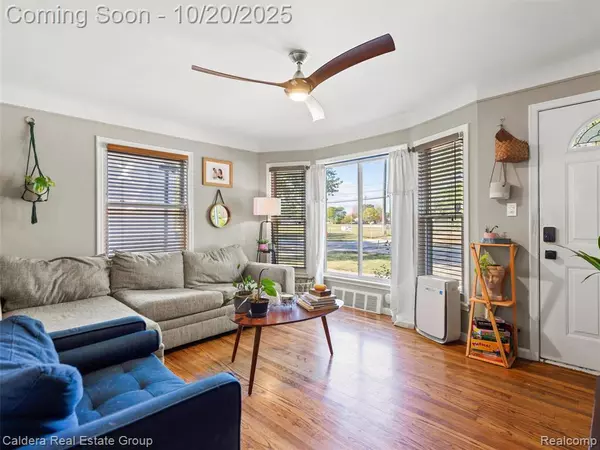 Fenton, MI 48220,2440 Woodward Heights