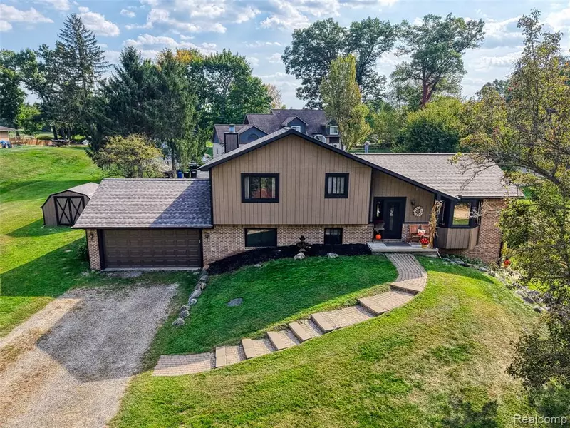 3020 Brookline Drive, Howell, MI 48843