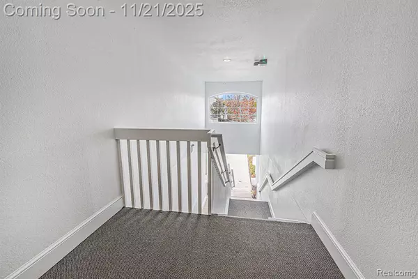 Ann Arbor, MI 48105,2728 S Knightsbridge Circle