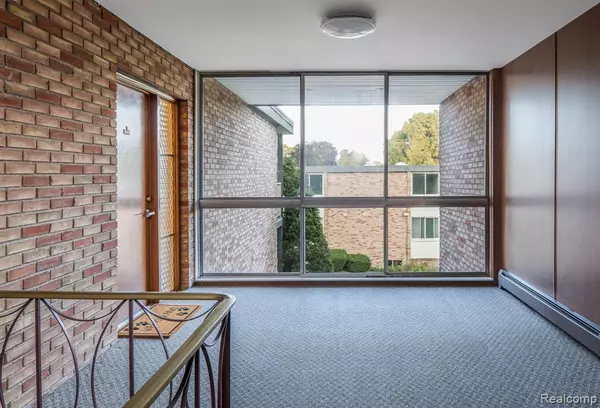 Bloomfield Hills, MI 48301,4049 W Maple Road