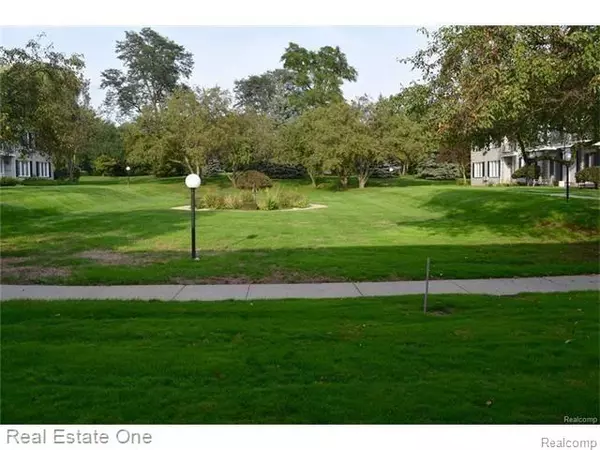 Bloomfield Hills, MI 48304,100 W HICKORY GROVE Road