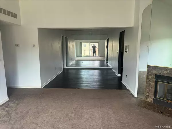 West Bloomfield, MI,7863 Woodingham