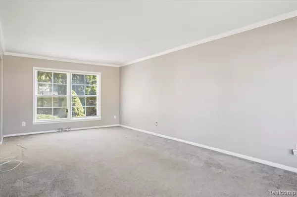 Farmington Hills, MI 48334,28868 Leamington Drive