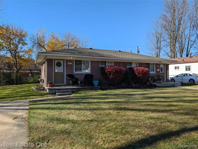 6015 N Globe Street, Westland, MI