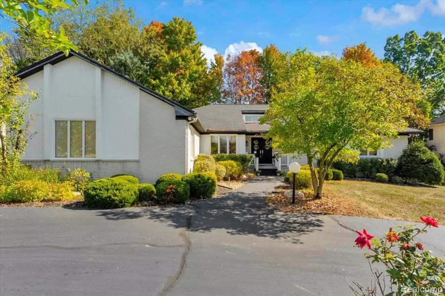 6983 Brookeshire Drive, West Bloomfield, MI