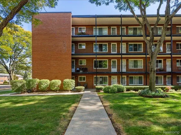 2915 W 13 Mile Road, Royal Oak, MI 48073