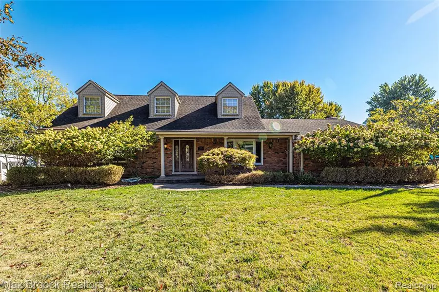5605 Woodwind Drive, Bloomfield Hills, MI 48301