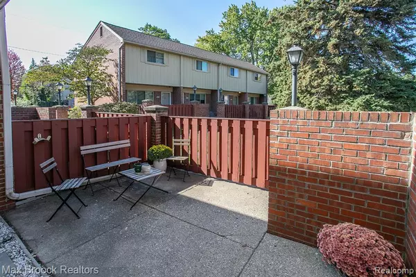 Royal Oak, MI 48067,319 W LINCOLN Avenue