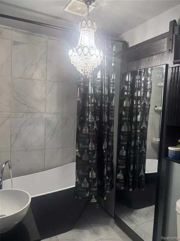 Flint, MI 48507,454 E ATHERTON Road