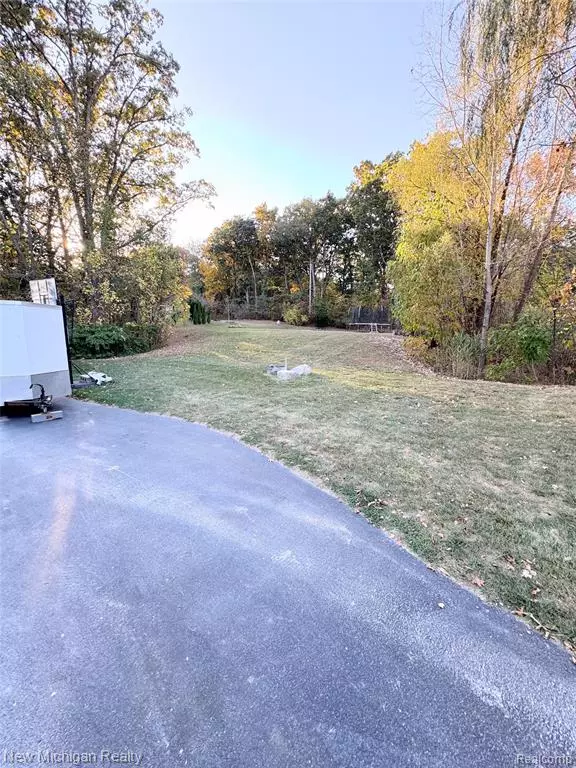 Davisburg, MI 48350,11197 Bigelow Road