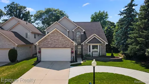 25893 Golf Pointe Drive, Southfield, MI 48075