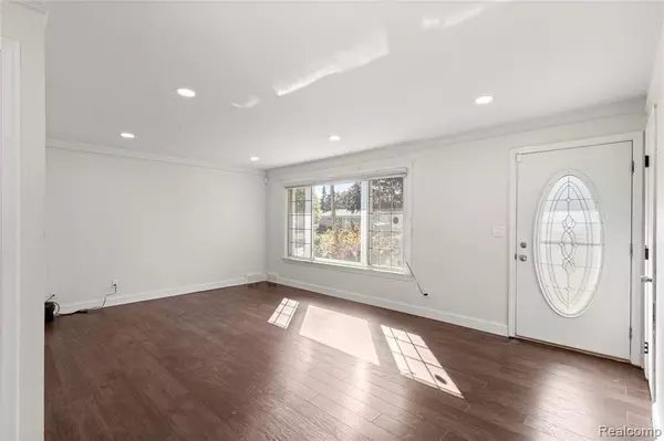 Dearborn Heights, MI 48125,22832 S Brookside Drive