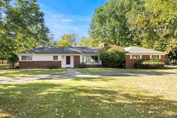 7250 Ten Hill Road, West Bloomfield, MI