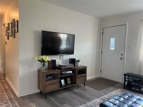 West Bloomfield, MI 48323,4335 Crestdale Avenue