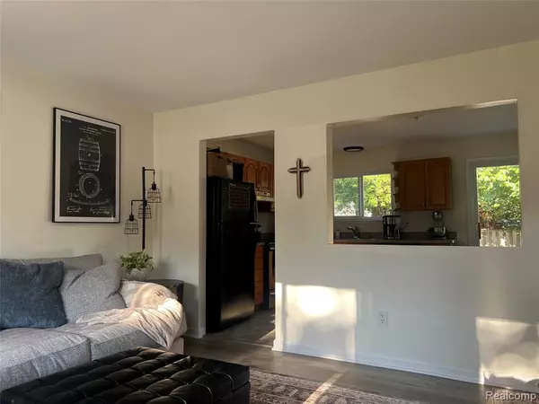 West Bloomfield, MI 48323,4335 Crestdale Avenue