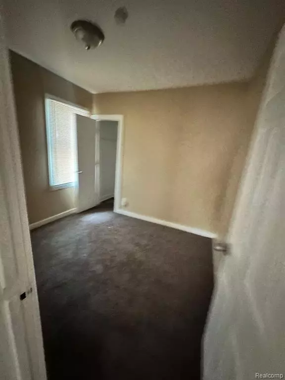 Detroit, MI 48204,8383 Carbondale Street