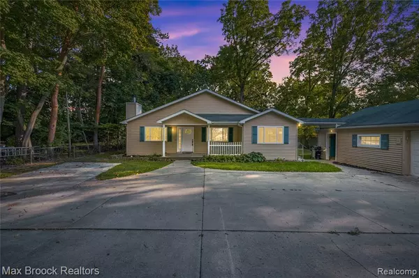 Waterford, MI 48328,4241 S Shore Street