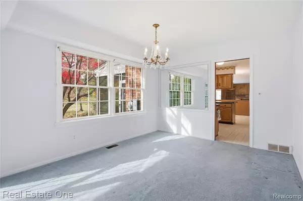 Farmington Hills, MI 48334,30033 Valley Side Drive