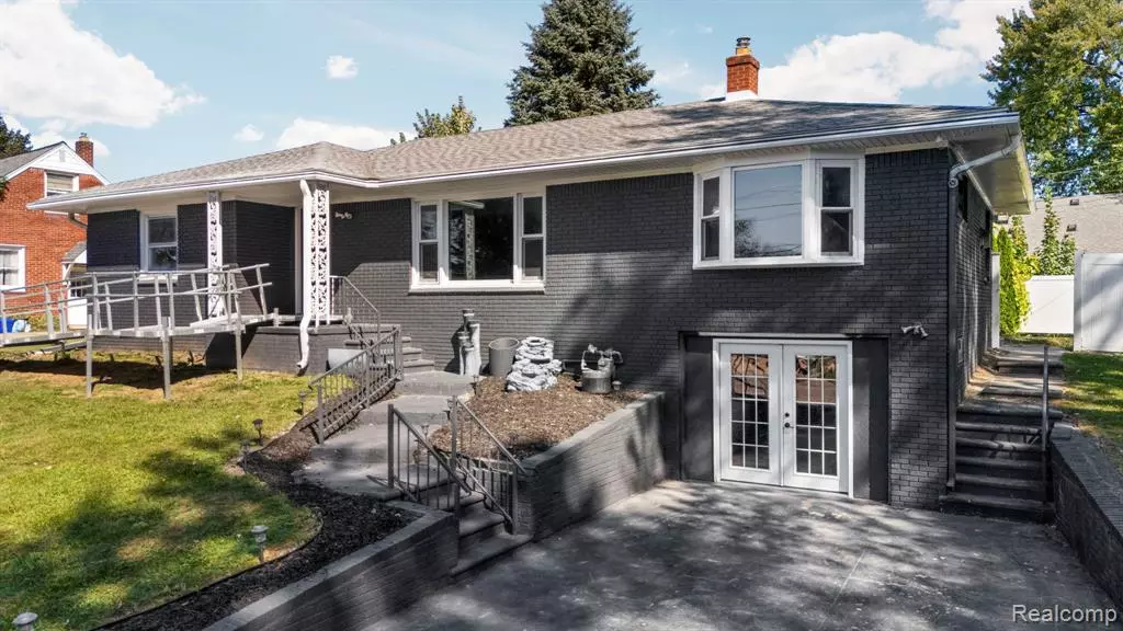 26980 James Avenue, Flat Rock, MI 48134