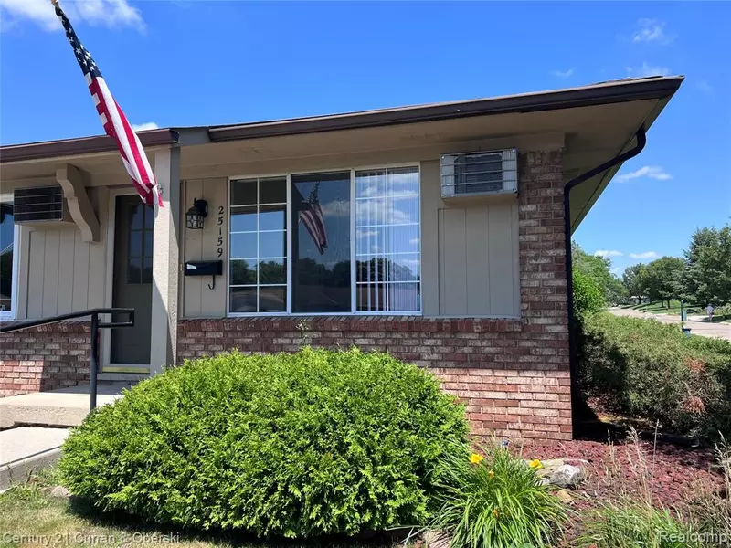 25159 Franklin Terrace, South Lyon, MI 48178