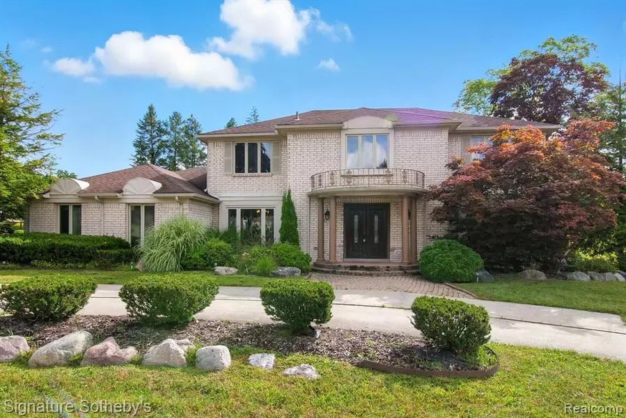5130 Provincial Drive, Bloomfield Hills, MI 48302