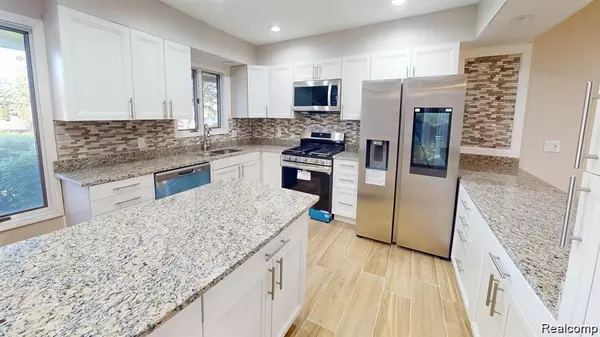 Clinton Twp, MI 48036,20502 PINE MEADOW Drive