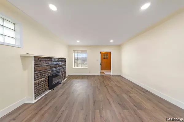 Clinton Twp, MI 48035,21670 SHARKEY Street