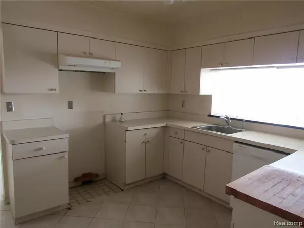 Southfield, MI 48075,15801 Providence Drive