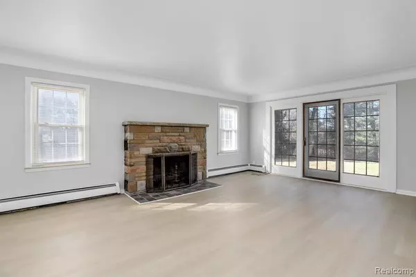 Milford, MI 48381,850 W MAPLE Road