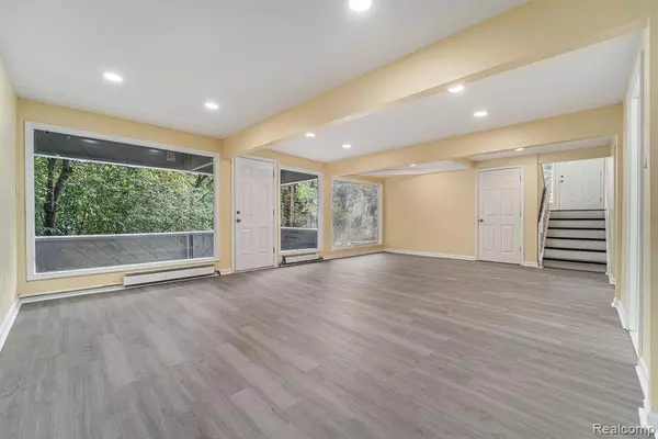 West Bloomfield, MI 48323,4641 Cove Road