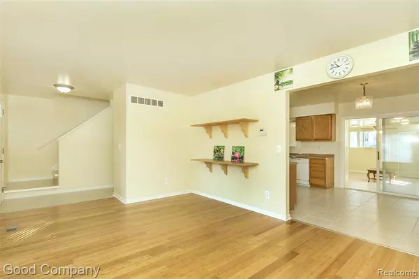 Hazel Park, MI 48030,1021 E Granet Avenue