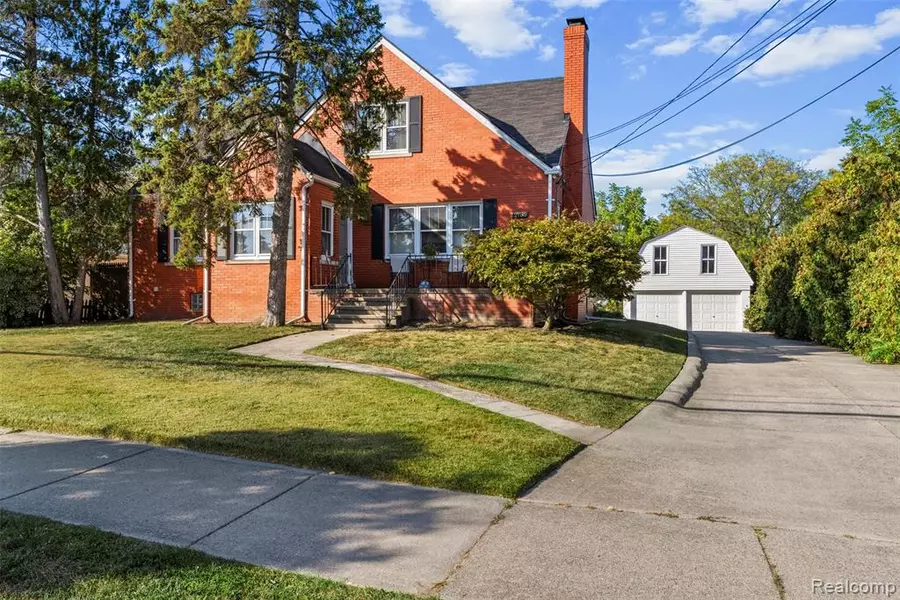 2735 E Maple Road, Troy, MI 48083