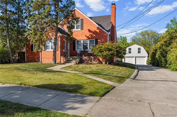 2735 E Maple Road, Troy, MI 48083