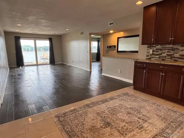 Bloomfield, MI 48302,1924 Klingensmith Road