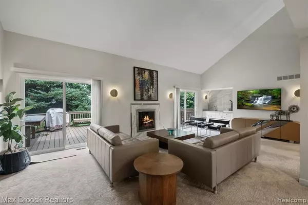 Bloomfield Hills, MI 48302,5137 Woodlands Drive