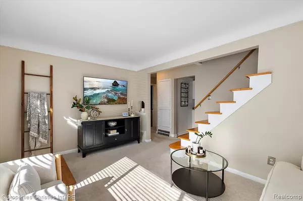 Royal Oak, MI 48067,2105 Rowland Avenue