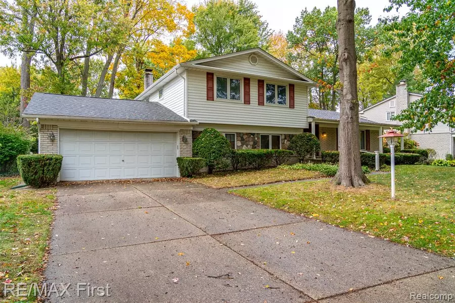 16235 Forestview Drive, Clinton Twp, MI 48036