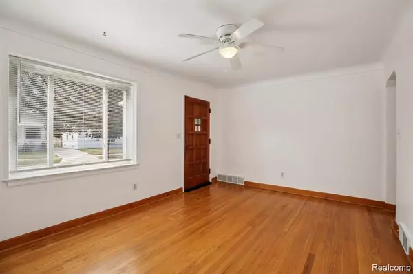 Hazel Park, MI 48030,553 E Annabelle Avenue