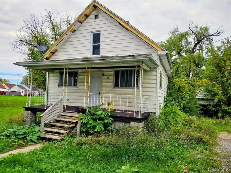 103 Nebobish Avenue, Bay City, MI 48708