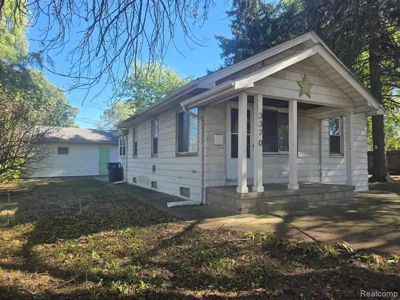 3370 Harris Street, Fenton, MI 48220