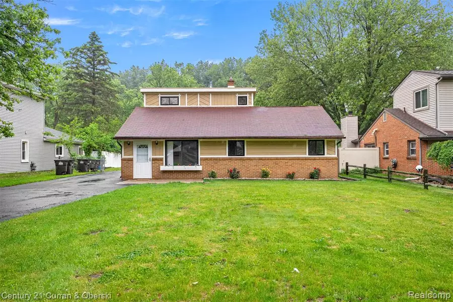 24432 Kensington St, Taylor, MI 48180