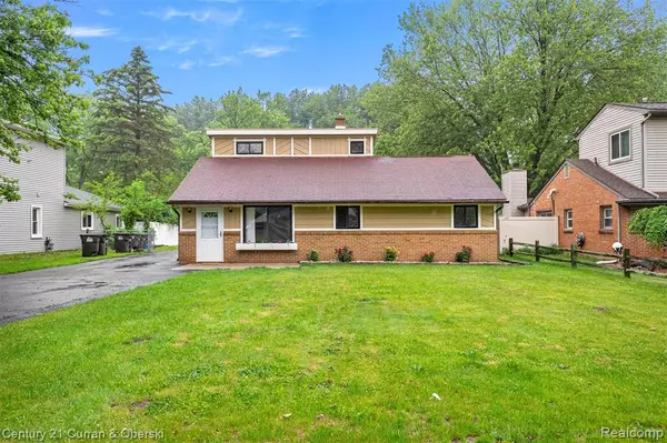 24432 Kensington St, Taylor, MI 48180