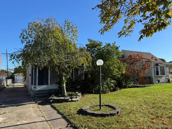 Saint Clair Shores, MI 48082,23113 Socia Street