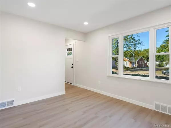 Royal Oak, MI 48073,142 Midland Boulevard