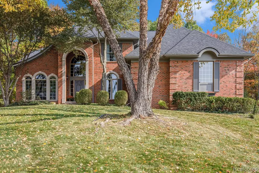 5641 Golf Pointe Drive, Clarkston, MI 48348