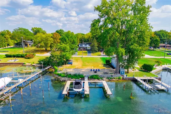 Grosse Ile, MI 48138,22271 West River Road