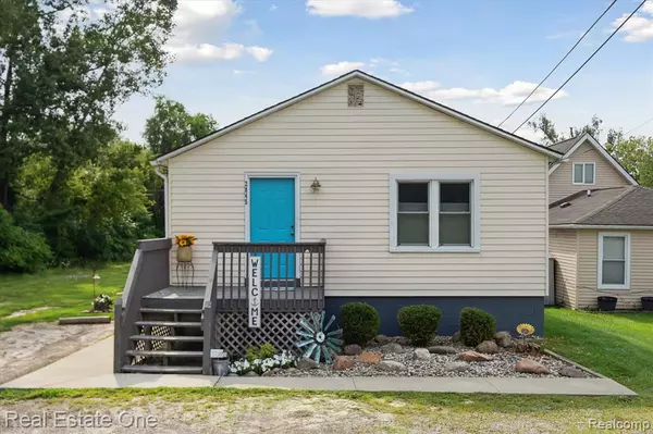 2845 School Lake Drive, Brighton, MI 48114