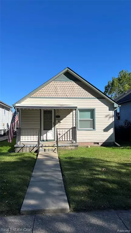 35 Sheridan Street, Mount Clemens, MI 48043