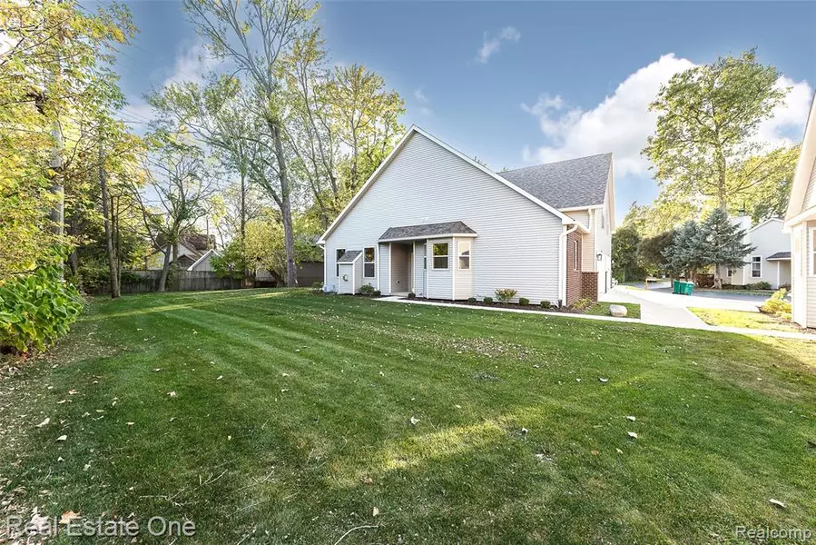 529 Indian Oaks Drive, Howell, MI 48843