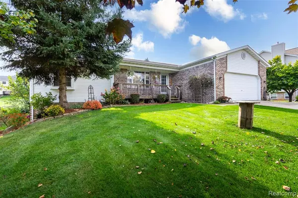 Goodrich Vlg, MI,11270 Linda Kay